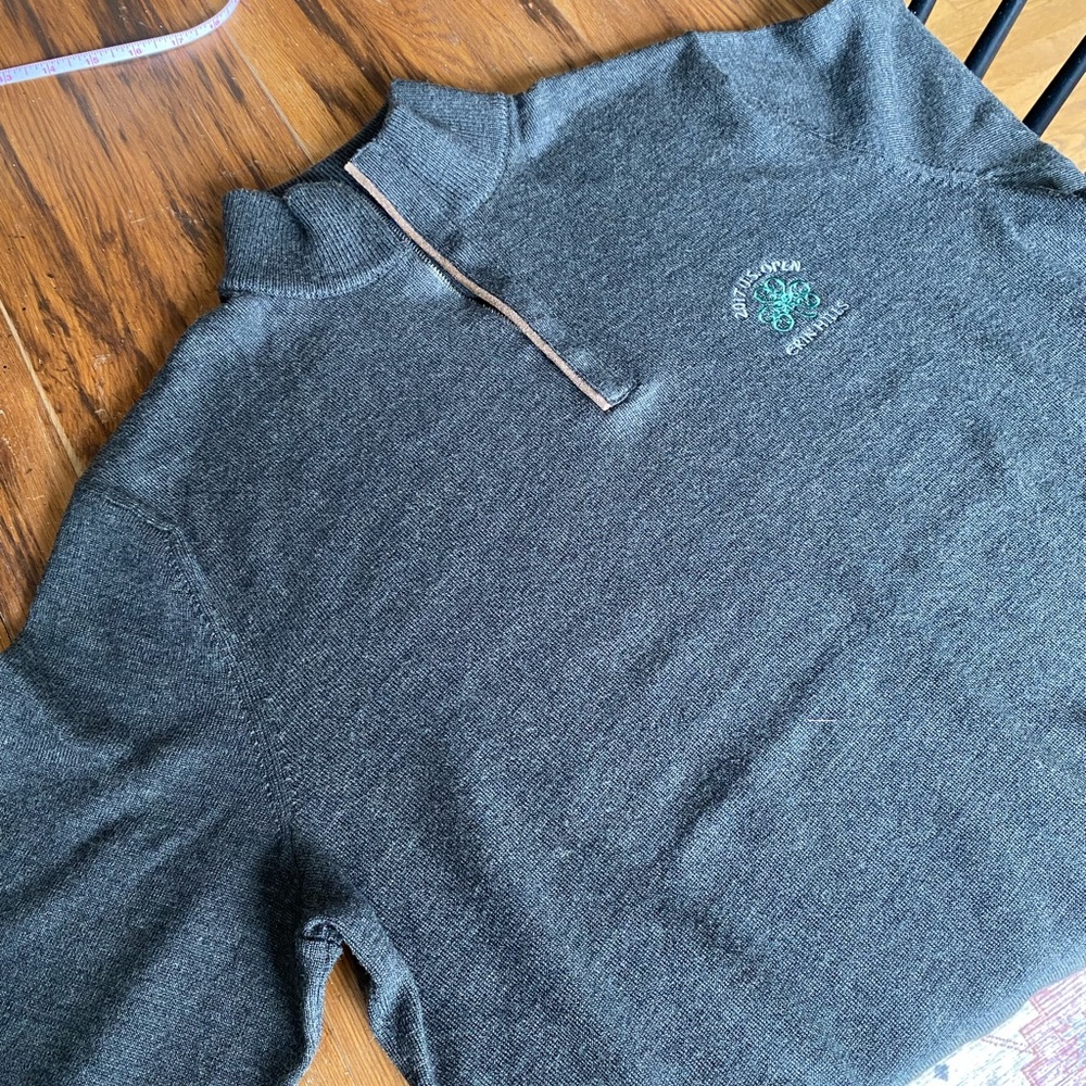 Beautiful polo golf sweater from Erin Hills in size M